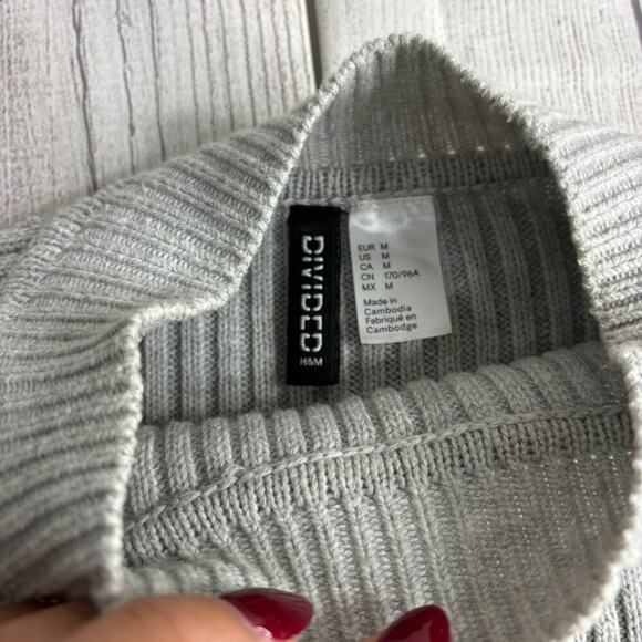 H&M Gray Ribbed Cold Shoulder Sweater Size Medium - Picture 2 of 5
